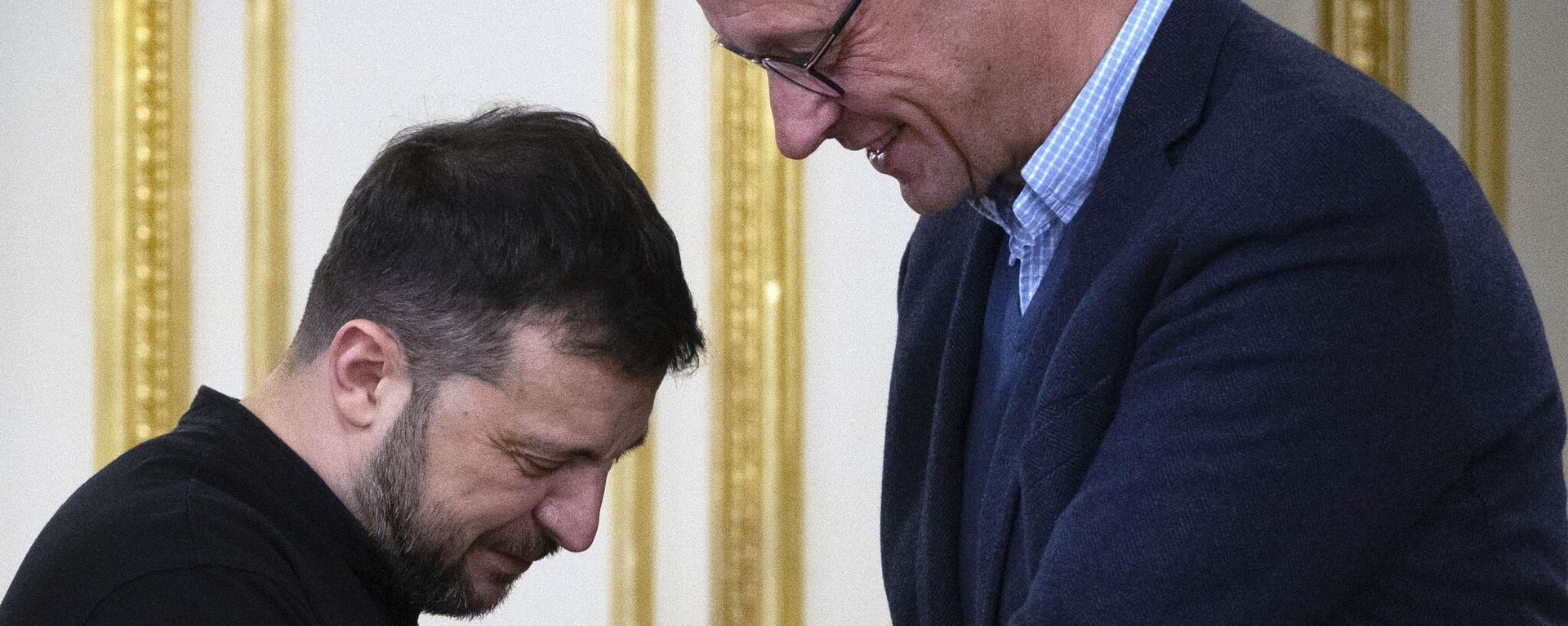 Volodymyr Zelenskyy, left, and the Chairman of the German Christian Democratic Party (CDU) Friedrich Merz shake hands during their meeting in Kyiv, Ukraine, Monday, Dec. 9, 2024. Volodymyr Zelenskyy, left, and the Chairman of the German Christian Democratic Party (CDU) Friedrich Merz shake hands during their meeting in Kyiv, Ukraine, Monday, Dec. 9, 2024. - Sputnik International, 1920, 18.10.2025