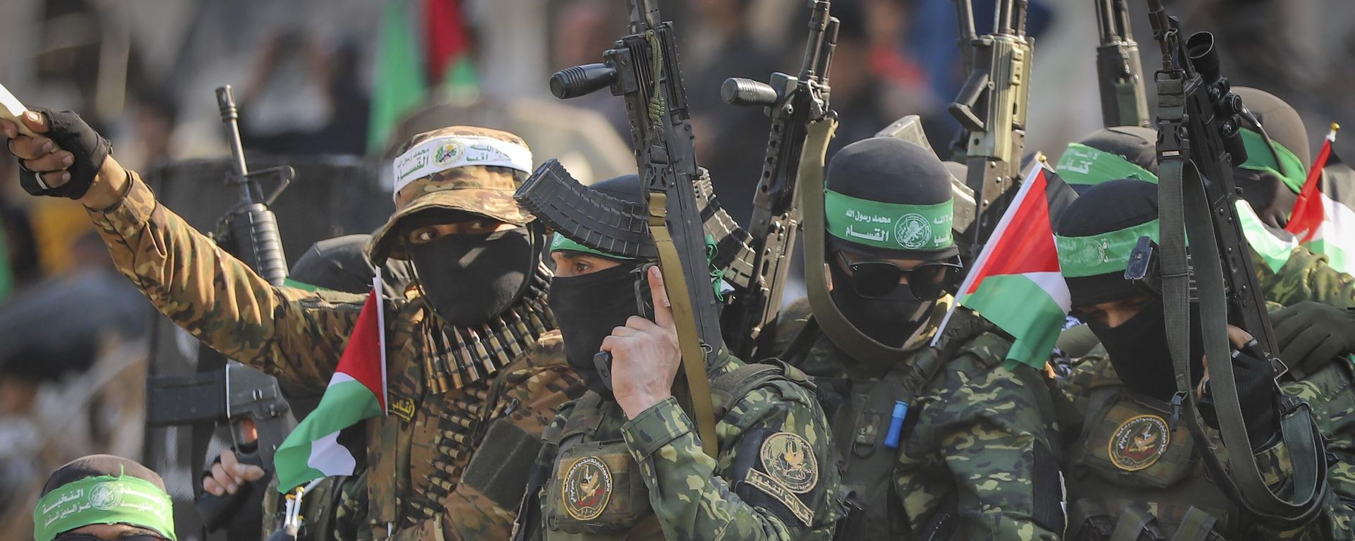 Hamas fighters arrive in a pick-up truck to the site of the hand over of hostage Agam Beger to the Red Cross at the Jabalya refugee camp in Gaza City, Thursday Jan. 30, 2025 - Sputnik International, 1920, 19.10.2025