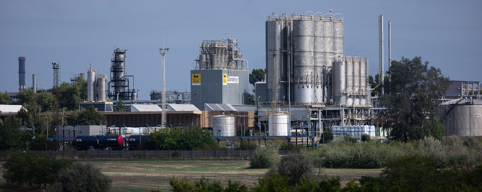 A general view of MOL's Danube refinery which produces fuel from Russian crude oil in Százhalombatta, Hungary, on Sept. 27, 2025. A general view of MOL's Danube refinery which produces fuel from Russian crude oil in Százhalombatta, Hungary, on Sept. 27, 2025. - Sputnik International, 1920, 23.10.2025