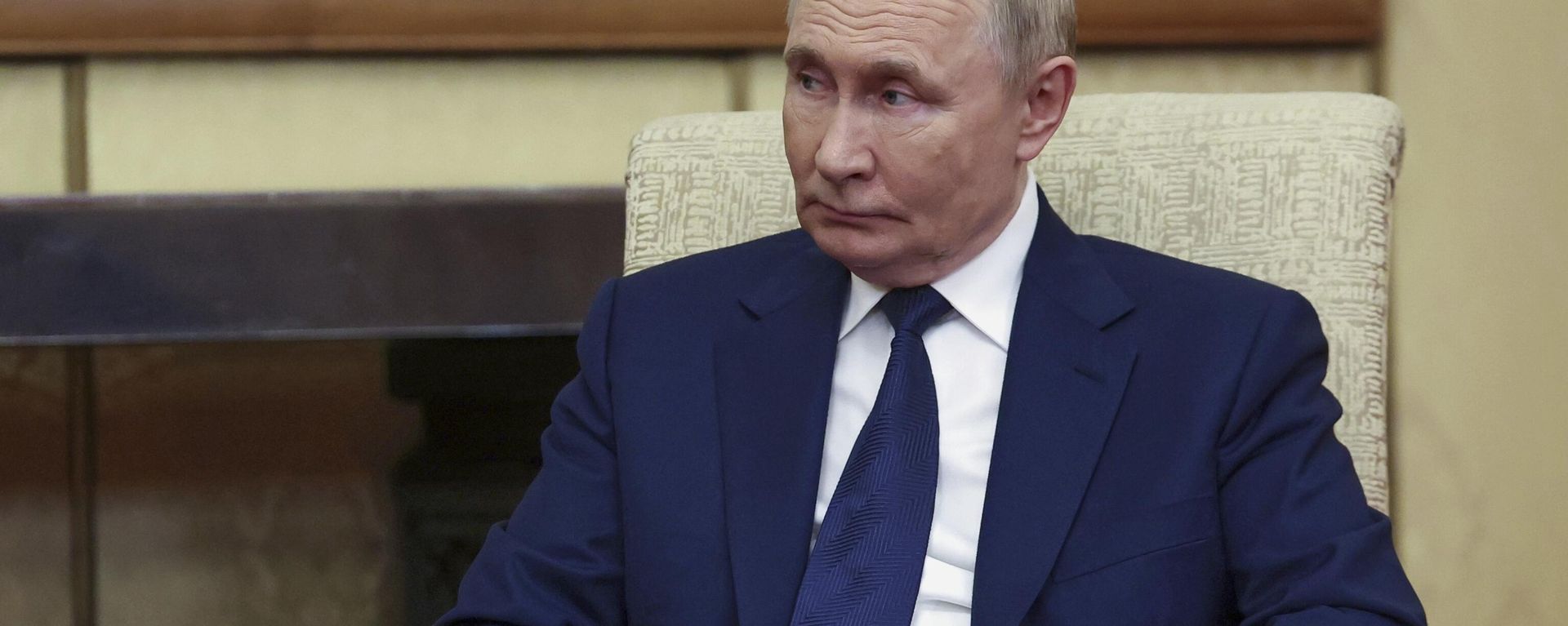 Russian President Vladimir Putin listens to Serbian President Aleksandar Vucic during their meeting at Diaoyutai State Guesthouse in Beijing, China, Tuesday, Sept. 2, 2025 Russian President Vladimir Putin listens to Serbian President Aleksandar Vucic during their meeting at Diaoyutai State Guesthouse in Beijing, China, Tuesday, Sept. 2, 2025 - Sputnik International, 1920, 21.12.2025