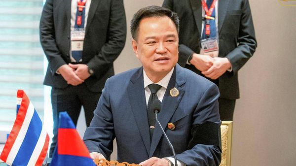 Thailand Prime Minister Anutin Charnvirakul attends a meeting with his Cambodian counterpart Prime Minister Hun Manet in Kuala Lumpur, Malaysia, Tuesday, Oct. 28, 2025.  - Sputnik International