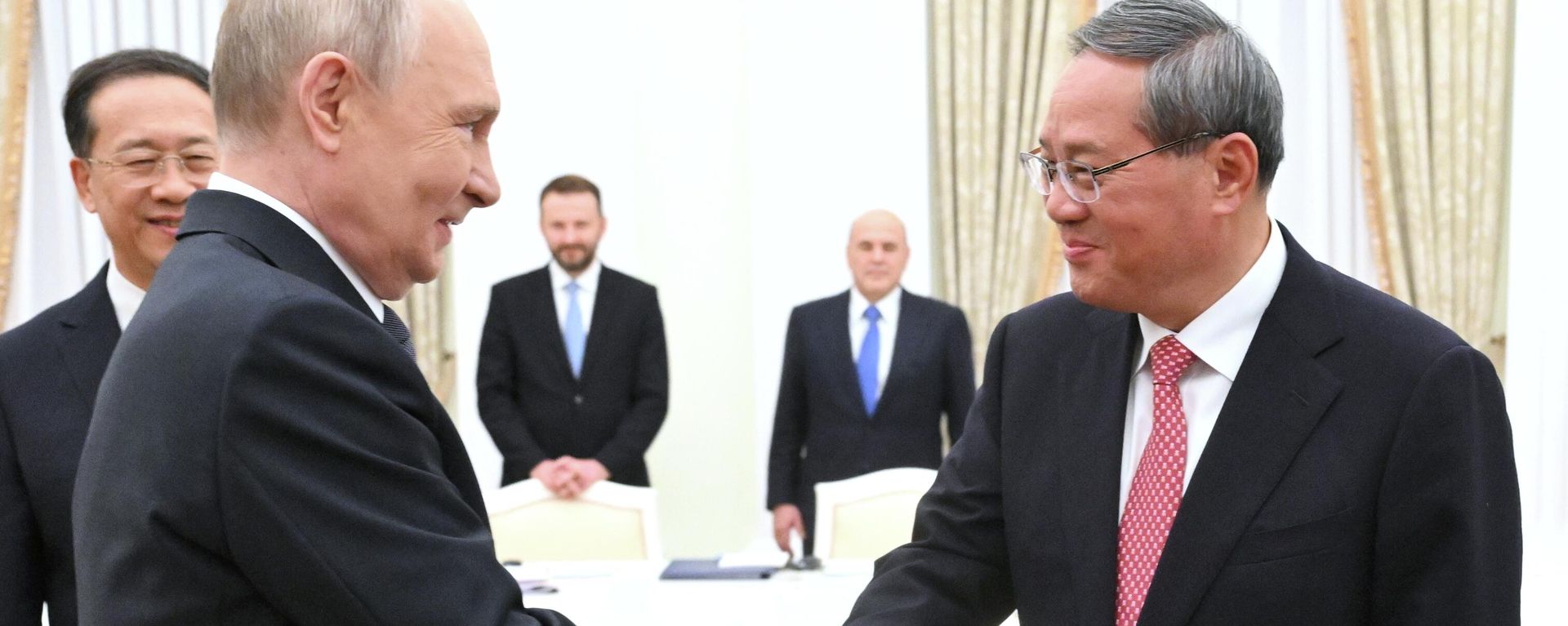 Russian President Vladimir Putin and Chinese Premier of the State Council Li Qiang in Moscow. Russian President Vladimir Putin and Chinese Premier of the State Council Li Qiang in Moscow. - Sputnik International, 1920, 18.11.2025
