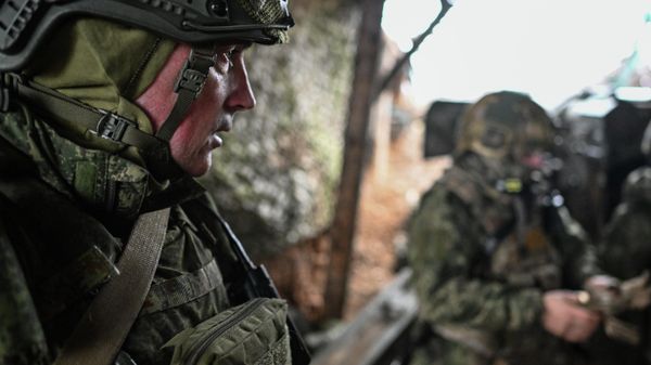 A Russian Giatsint-B field gun crew operating near Kupyansk. November 16, 2025 - Sputnik International