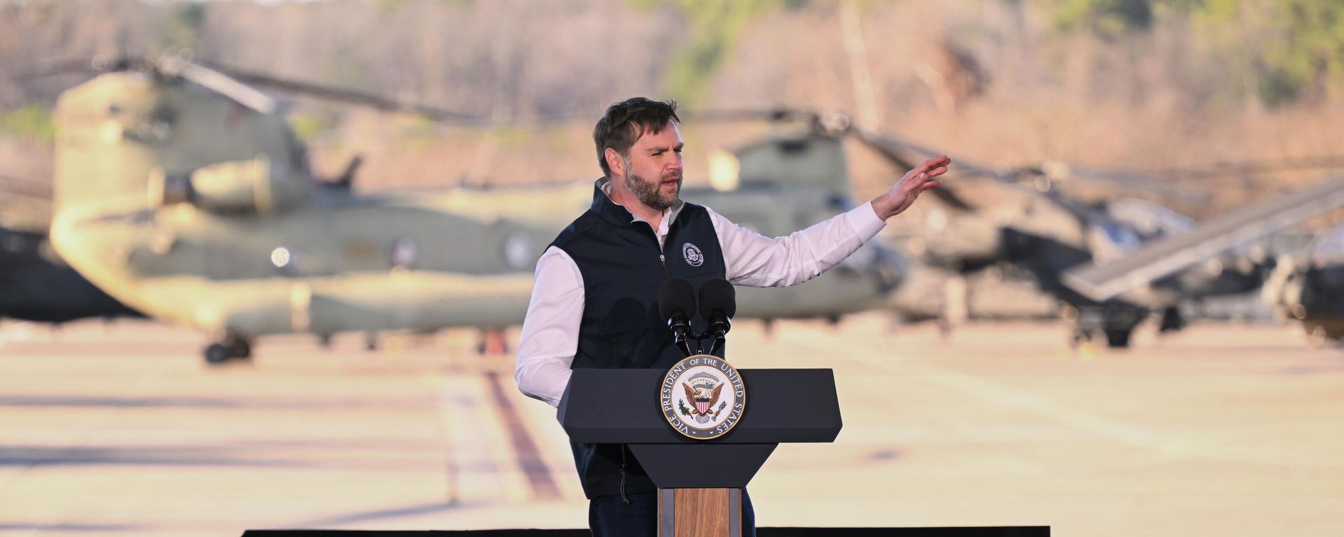 Vice President JD Vance speaks during a visit to Fort Campbell, Ky., Wednesday, Nov. 26, 2025 - Sputnik International, 1920, 27.11.2025