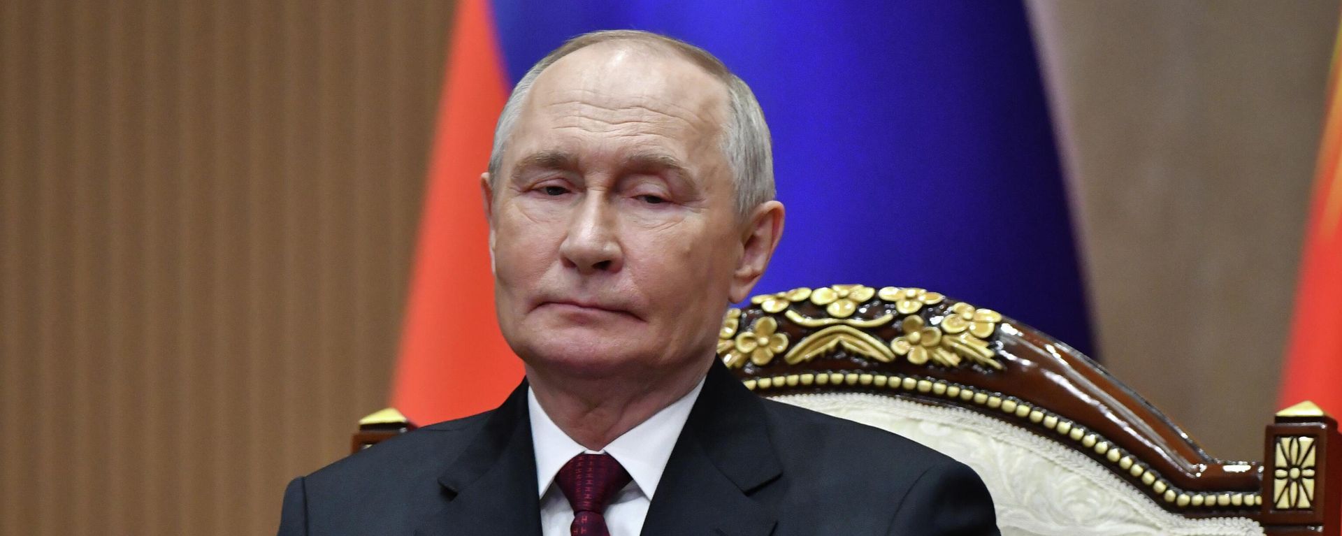 Russian President Vladimir Putin applauds during a signing ceremony with Kyrgyzstan's President Sadyr Japarov at the Administrative complex Yntymak-Manas Ordo, in Bishkek, Kyrgyzstan, on Wednesday, Nov. 26, 2025. (AP Photo/Vladimir Voronin) Russian President Vladimir Putin applauds during a signing ceremony with Kyrgyzstan's President Sadyr Japarov at the Administrative complex Yntymak-Manas Ordo, in Bishkek, Kyrgyzstan, on Wednesday, Nov. 26, 2025. (AP Photo/Vladimir Voronin) - Sputnik International, 1920, 02.12.2025