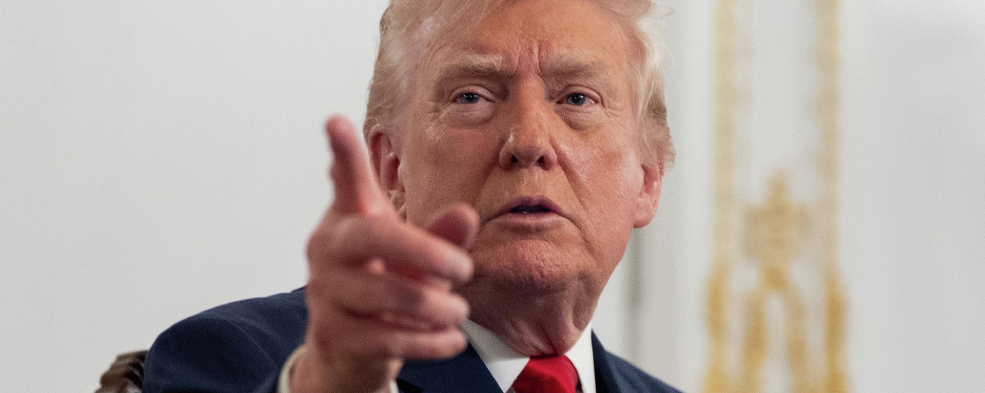 President Donald Trump speaks to reporters after speaking to troops via video from his Mar-a-Lago estate on Thanksgiving, Thursday, Nov. 27, 2025, in Palm Beach, Fla - Sputnik International, 1920, 19.05.2026