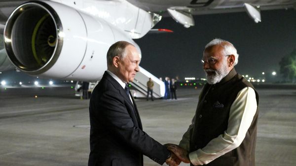 Indian Prime Minister Narendra Modi personally greeted Russian President Vladimir Putin - Sputnik International