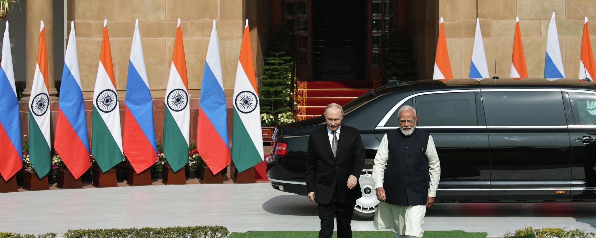 Russian President Vladimir Putin and Indian Prime Minister Narendra Modi - Sputnik International, 1920, 05.12.2025