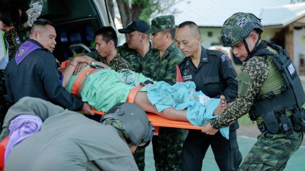 In this photo released by Royal Thai Army, a wounded Thai soldier is carried to be transferred to a hospital in Sisaket province, Thailand, Sunday, Dec. 7, 2025, after, according to a Thai army spokesperson, Cambodian troops fired into Thai territory.  - Sputnik International