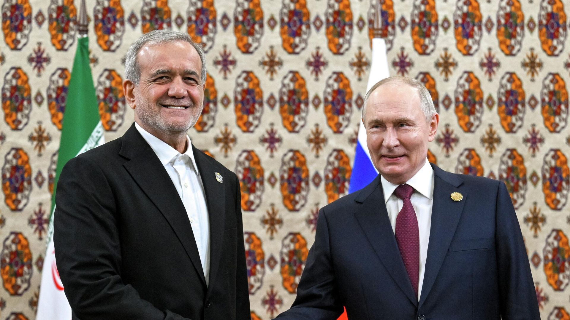 Russian President Vladimir Putin at a meeting with Iranian President Masoud Pezeshkian - Sputnik International, 1920, 12.12.2025