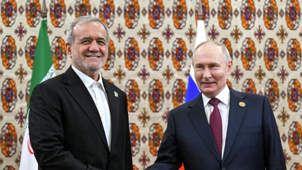 Russian President Vladimir Putin at a meeting with Iranian President Masoud Pezeshkian - Sputnik International