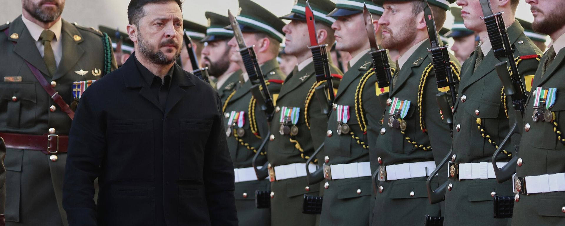 Ukraine's President Volodymyr Zelensky, inspects the Guard of Honour as he visits Irish Prime Minister Micheal Martin at Government Buildings in Dublin, Ireland, Tuesday, Dec. 2, 2025. Ukraine's President Volodymyr Zelensky, inspects the Guard of Honour as he visits Irish Prime Minister Micheal Martin at Government Buildings in Dublin, Ireland, Tuesday, Dec. 2, 2025. - Sputnik International, 1920, 13.12.2025