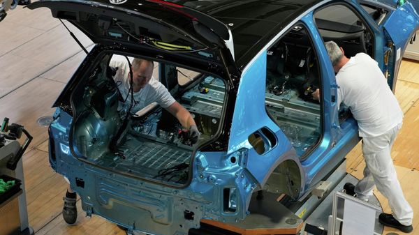 Employees of the German car manufacturer Volkswagen assemble an ID.3 electric car at the transparent factory in Dresden, Germany, Wednesday. - Sputnik International