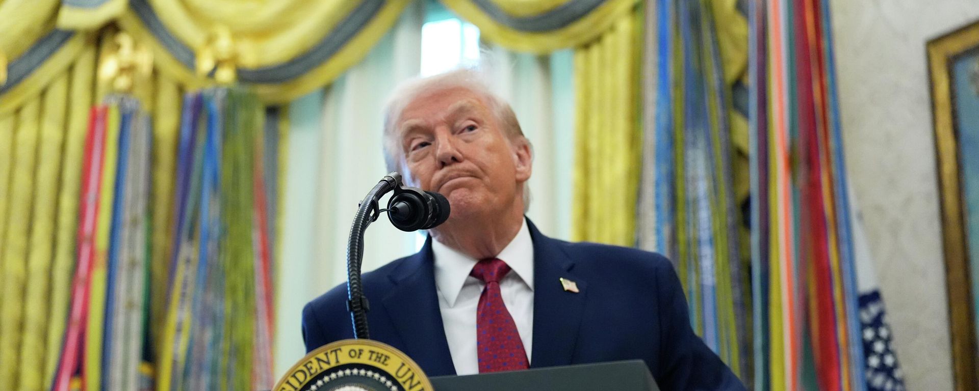 President Donald Trump speaks during a Mexican Border Defense Medal presentation in the Oval Office of the White House, Monday, Dec. 15, 2025, in Washington President Donald Trump speaks during a Mexican Border Defense Medal presentation in the Oval Office of the White House, Monday, Dec. 15, 2025, in Washington - Sputnik International, 1920, 25.12.2025