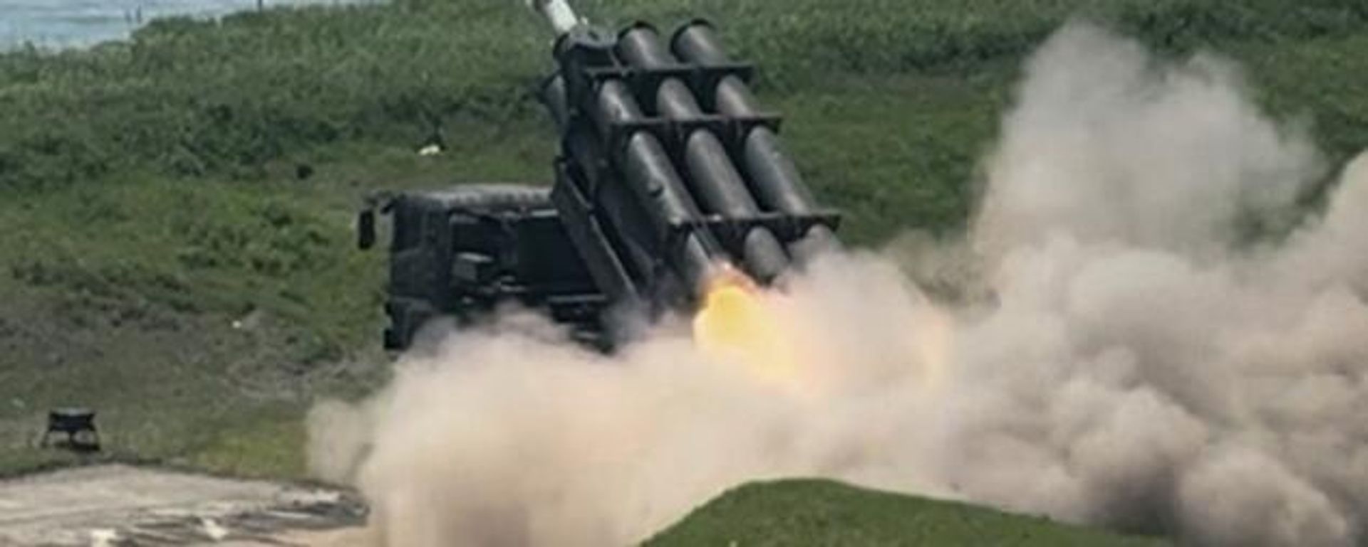 Japan's army test-fires a Type 88 surface-to-ship short-range missile at the Shizunai Anti-Air Firing Range on Japan's northern main island of Hokkaido in its first missile test on Japanese territory on June 24, 2025.  - Sputnik International, 1920, 28.09.2026