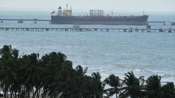 Evana, an oil tanker, is docked at El Palito port in Puerto Cabello, Venezuela, Sunday, Dec. 21, 2025.  - Sputnik International