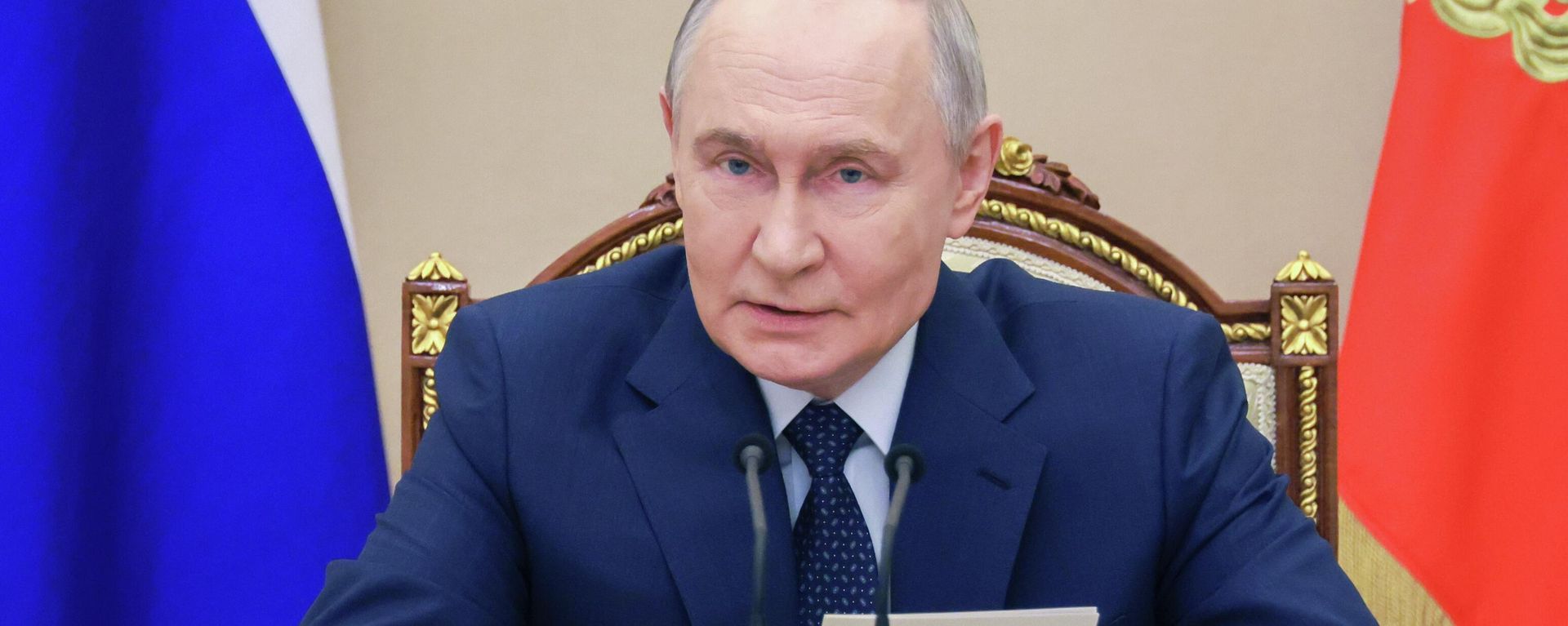 Russian President Vladimir Putin during a meeting on the State Armament Program, December 26 - Sputnik International, 1920, 22.04.2026
