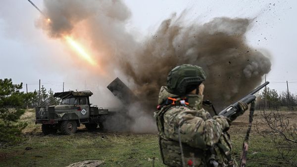 Combat work of the Grad MLRS crew - Sputnik International
