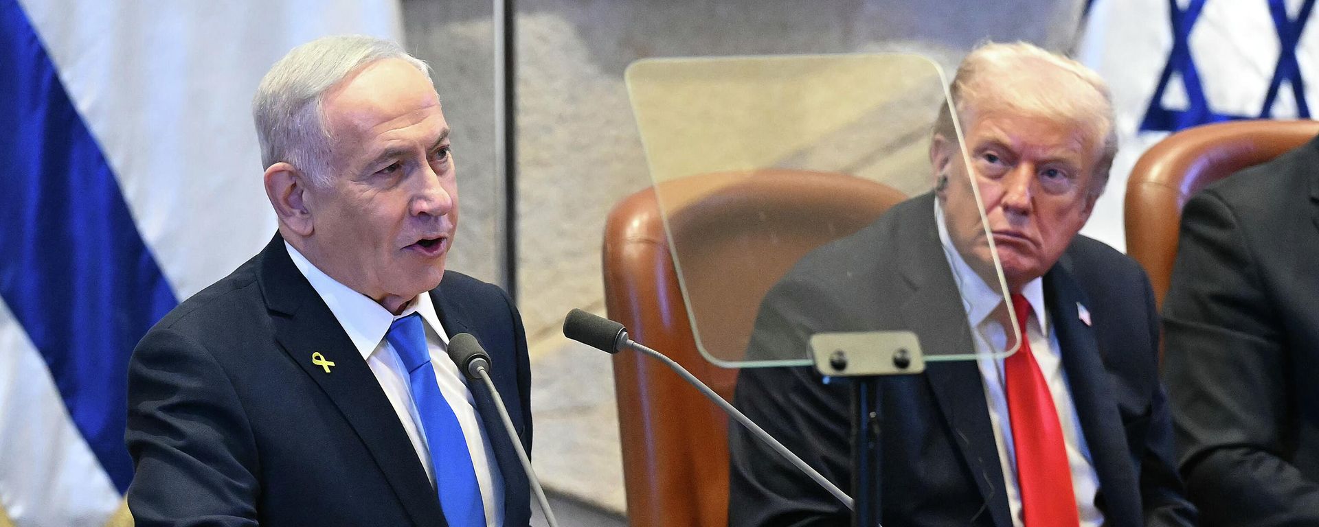 President Donald Trump listens to Israeli Prime Minister Benjamin Netanyahu as he speaks at the Knesset, Israel's parliament, Monday, Oct. 13, 2025 in Jerusalem. - Sputnik International, 1920, 08.06.2026