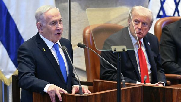 President Donald Trump listens to Israeli Prime Minister Benjamin Netanyahu as he speaks at the Knesset, Israel's parliament, Monday, Oct. 13, 2025 in Jerusalem. - Sputnik International
