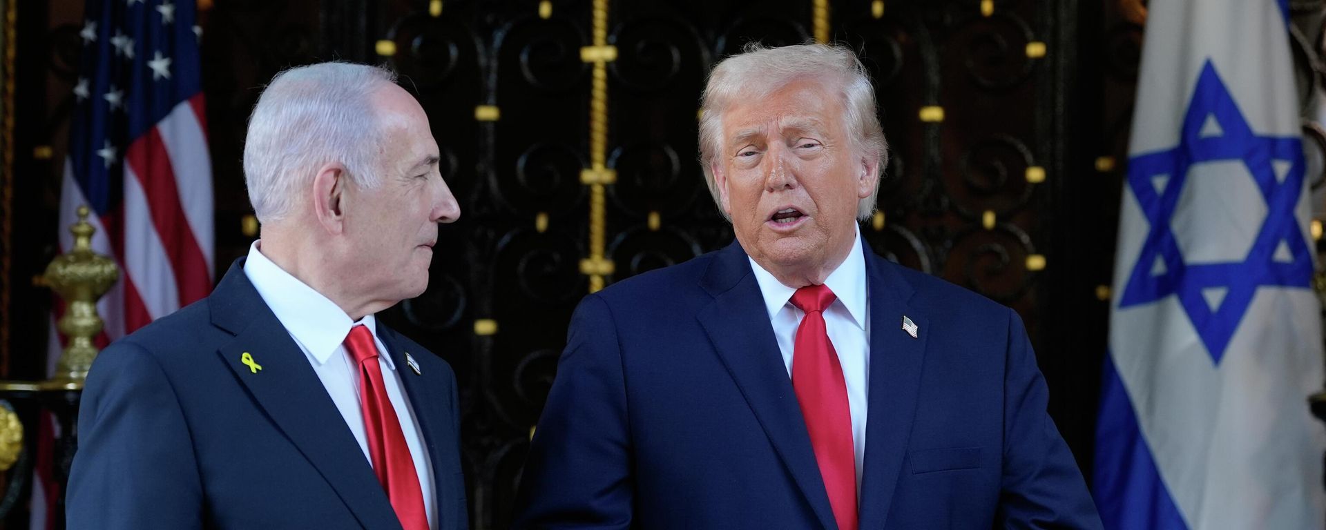 President Donald Trump speaks to reporters as he greets Israel's Prime Minister Benjamin Netanyahu at his Mar-a-Lago club, Monday, Dec. 29, 2025, in Palm Beach, Fla - Sputnik International, 1920, 19.02.2026