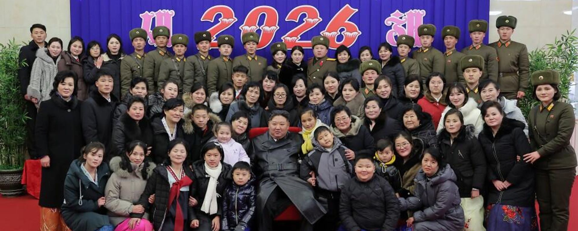 North Korean leader Kim Jong-un with families of Officers and Soldiers of Overseas Operations. - Sputnik International, 1920, 01.01.2026