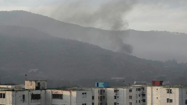 Smoke rises from Fort Tiuna, the main military garrison in Caracas, Venezuela, after multiple explosions were heard and aircraft swept through the area, Saturday, Jan. 3, 2026.  - Sputnik International