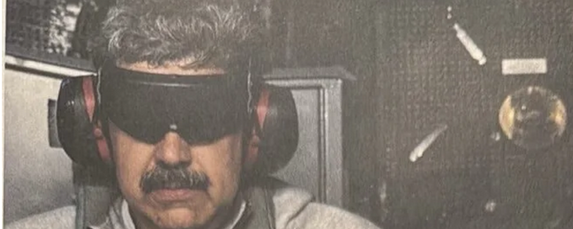 Venezuelan President Nicolas Maduro aboard the USS Iwo Jima after his kidnapping by US forces. Social media photo. - Sputnik International, 1920, 04.01.2026