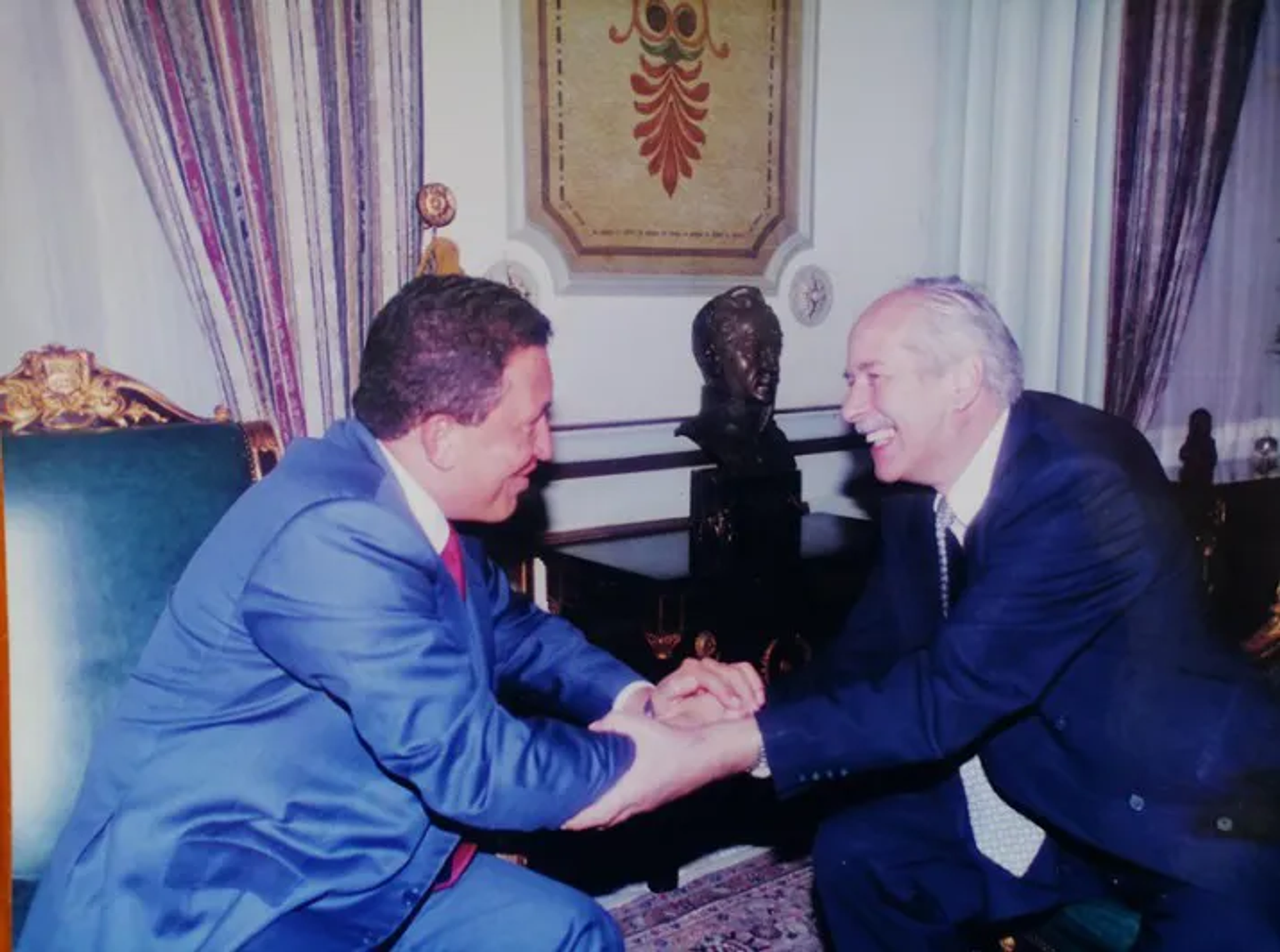 Venezuelan President Hugo Chavez and Heinz Dietrich at Miraflores Palace. File photo. - Sputnik International, 1920, 04.01.2026
