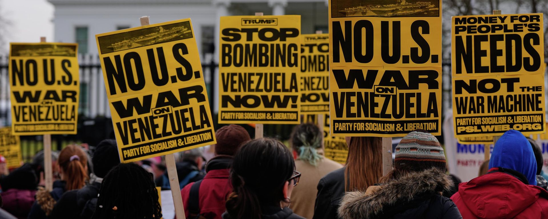Protesters rally outside the White House Saturday, Jan. 3, 2026, in Washington, after the U.S. captured Venezuelan President Nicolás Maduro and his wife in a military operation - Sputnik International, 1920, 04.01.2026