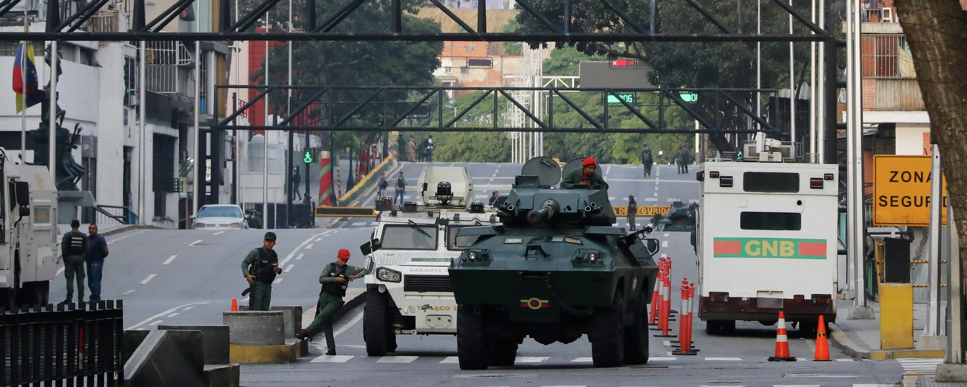 National Guard armored vehicles block an avenue leading to Miraflores presidential palace in Caracas, Venezuela, Saturday, Jan. 3, 2026 - Sputnik International, 1920, 18.01.2026