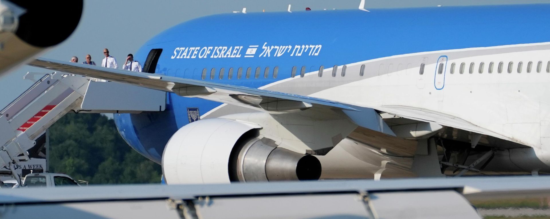 A plane that will carry Israeli Prime Minister Benjamin Netanyahu sits on the tarmac - Sputnik International, 1920, 29.09.2026