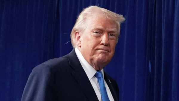 President Donald Trump arrives to speak at his Mar-a-Lago club, Saturday, Jan. 3, 2026, in Palm Beach, Fla - Sputnik International