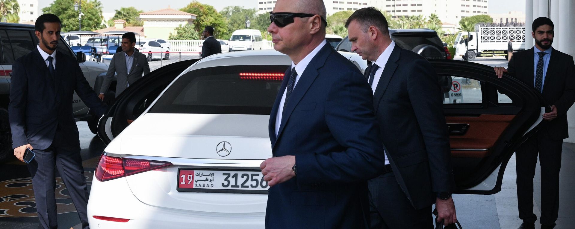 Members of the Russian delegation leave a hotel for the talks between the United States, Russia and Ukraine in Abu Dhabi, United Arab Emirates.  - Sputnik International, 1920, 24.01.2026