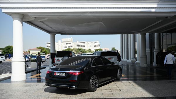 Members of the Russian delegation leave a hotel for the talks between the United States, Russia and Ukraine in Abu Dhabi, United Arab Emirates. - Sputnik International