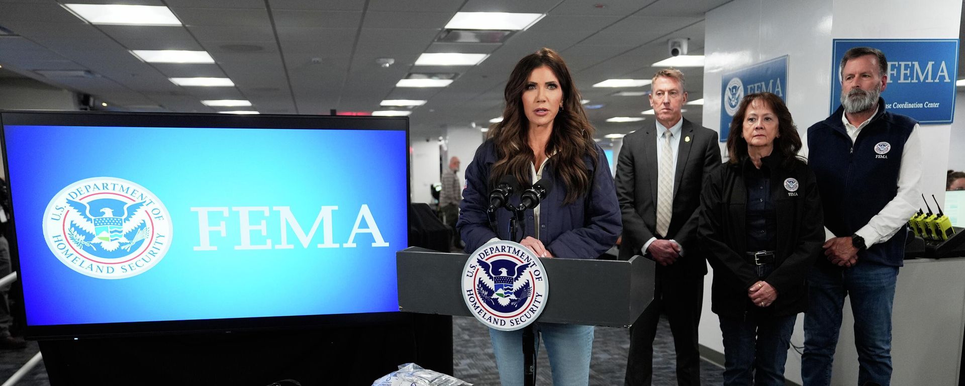 Homeland Security Secretary Kristi Noem speaks during a news conference at Federal Emergency Management Agency headquarters, Saturday, Jan. 24, 2026, in Washington - Sputnik International, 1920, 25.01.2026