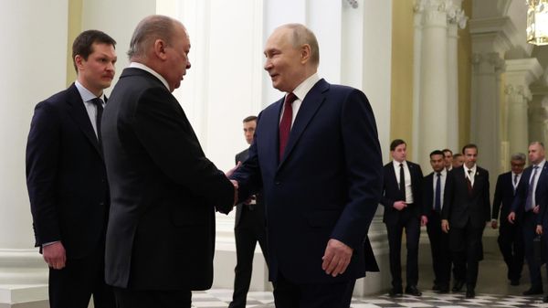 Russian President Vladimir Putin and Malaysian King Sultan Ibrahim in the Hermitage Museum, January 26 - Sputnik International