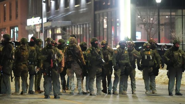 Federal agents gather during a noise demonstration protest in response to federal immigration enforcement operations in the city Sunday, Jan. 25, 2026, in Minneapolis. (AP Photo/Adam Gray) - Sputnik International