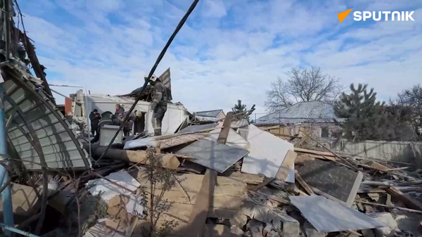 Ukrainian drone strike kills woman and child near Mariupol - Sputnik International