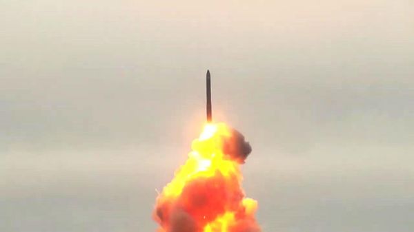 A training and combat launch of the Topol-M ballistic missile from the Plesetsk Cosmodrome. - Sputnik International