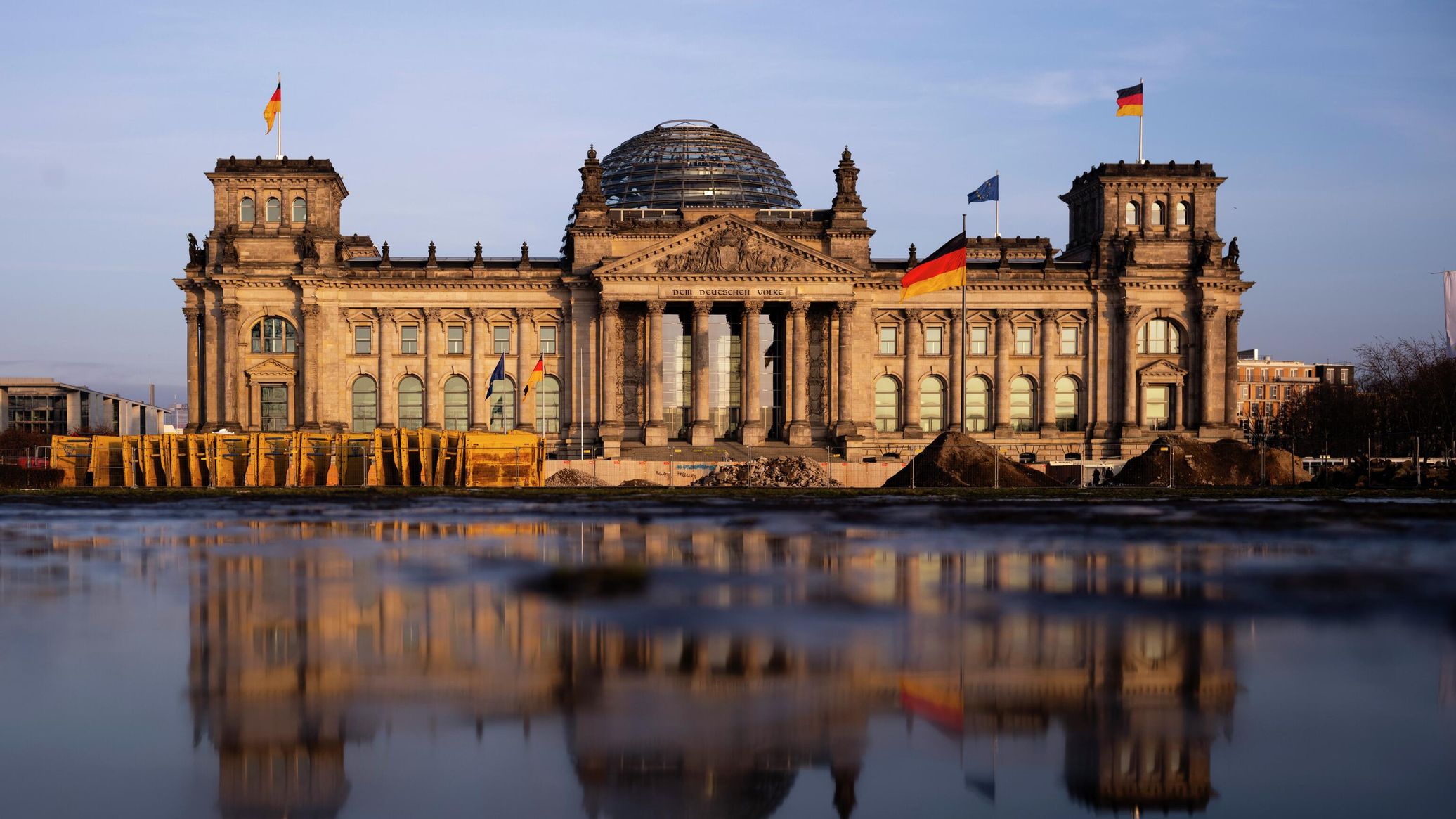 Germany`s Crisis Won`t End in Weimar: It Will End in Early Elections