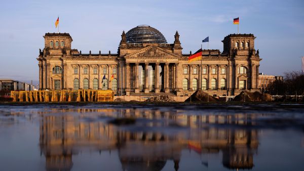 The evening sun shines on the Reichtstag budding, the house of German parliament Bundestag ahead on Sunday's national election in Berlin, Germany, Friday, Feb. 21, 2025.  - Sputnik International