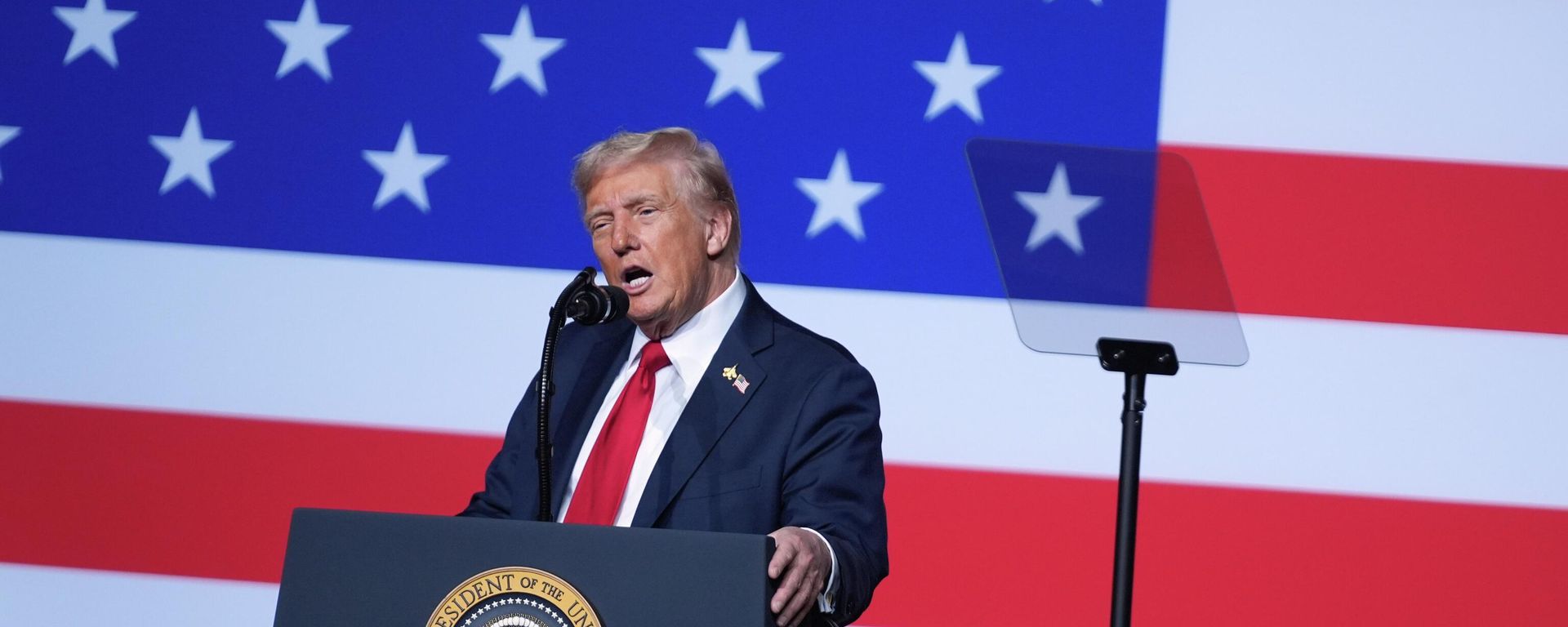 President Donald Trump speaks to a gathering of top U.S. military commanders at Marine Corps Base Quantico, Tuesday, Sept. 30, 2025, in Quantico, Va - Sputnik International, 1920, 07.03.2026