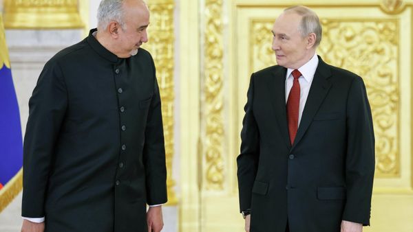 January 15, 2026. Russian President Vladimir Putin and Pakistani Ambassador to Russia Faisal Niyaz Tirmidhi at the ceremony of presenting credentials by the Ambassadors Extraordinary and Plenipotentiary of foreign states in the Alexander Hall of the Grand Kremlin Palace. - Sputnik International