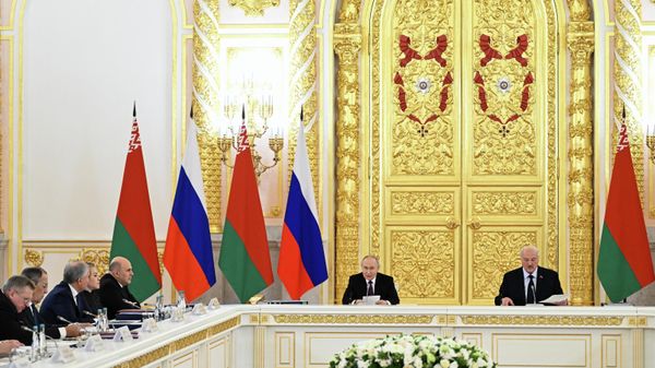 Russian President Vladimir Putin and Belarusian President Alexander Lukashenko - Sputnik International