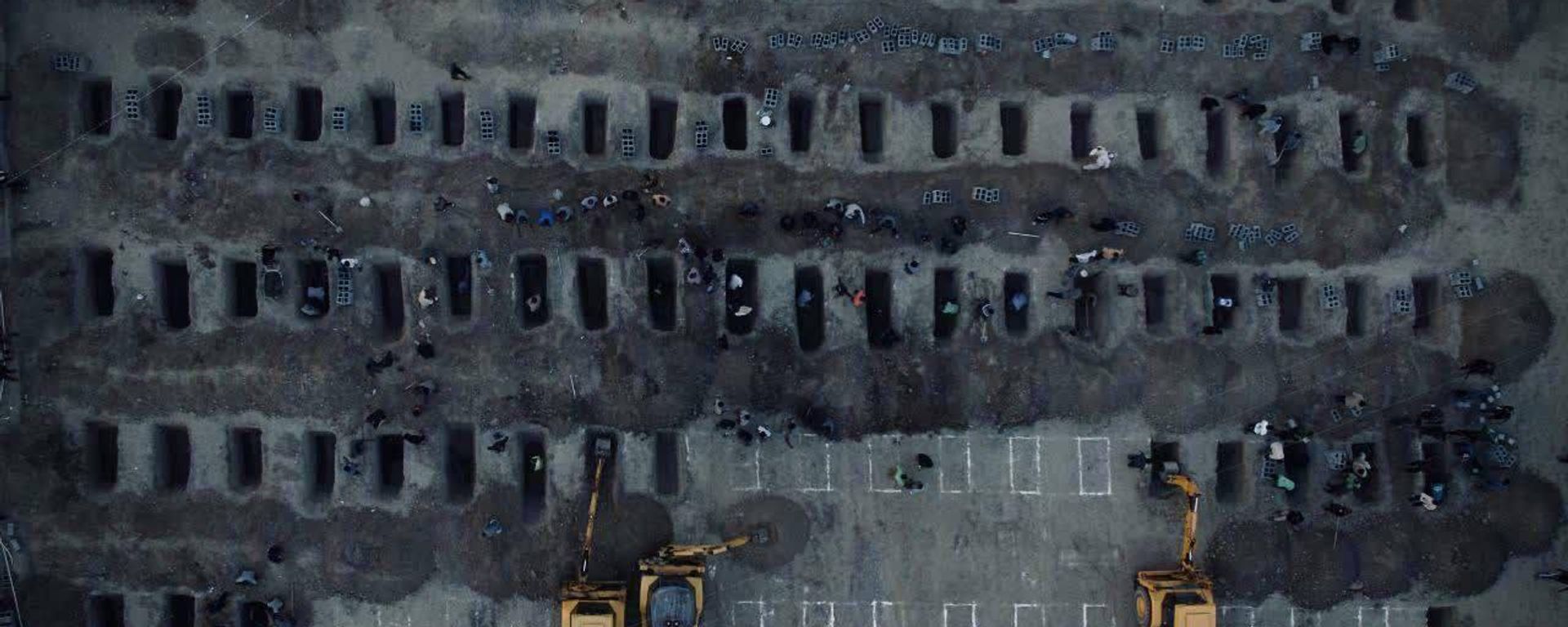 Trump's gift to the people of Iran: Iranian media share an aerial photo of 165 graves for girls killed in the Minab school attack Trump's gift to the people of Iran: Iranian media share an aerial photo of 165 graves for girls killed in the Minab school attack - Sputnik International, 1920, 06.03.2026