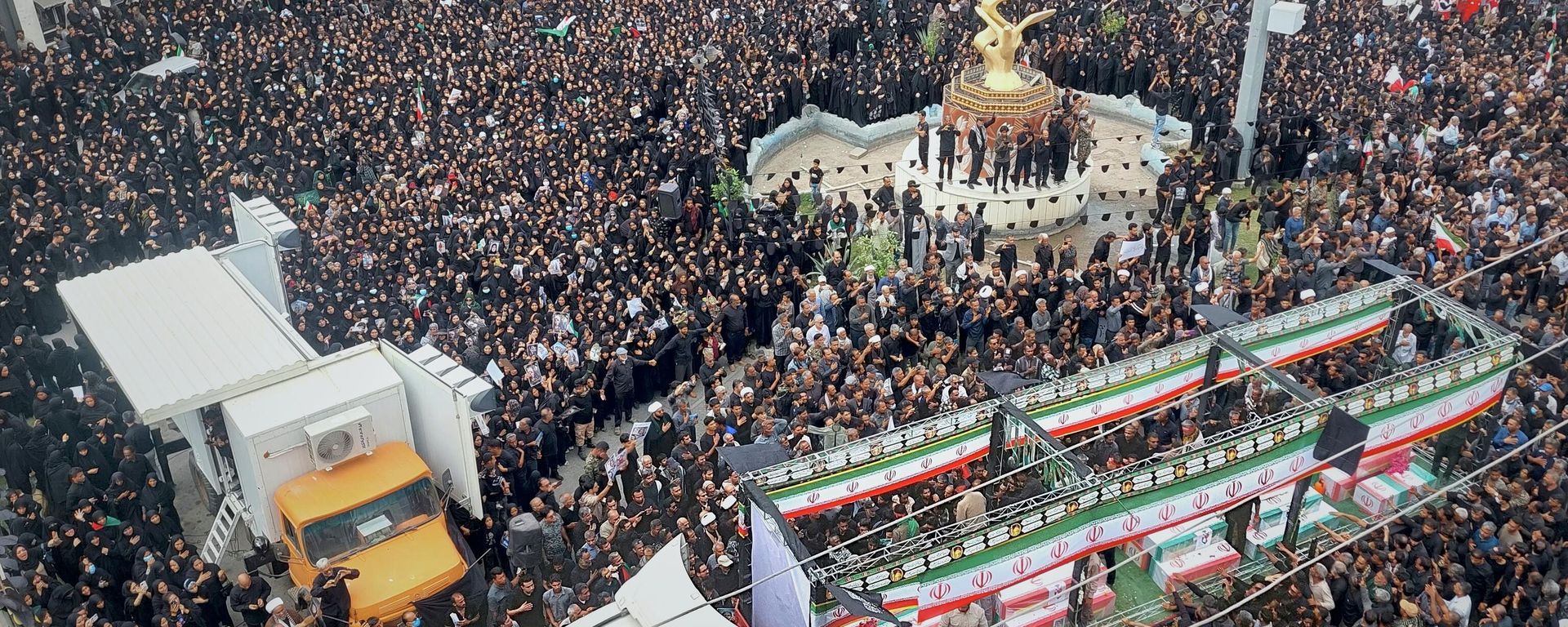 Residents attend the funeral of people killed in an Israeli-U.S. strike Feb. 28 on a girls' elementary school in Minab, Iran, Tuesday, March 3, 2026. Abbas Zakeri/Mehr News Agency via AP. - Sputnik International, 1920, 08.03.2026
