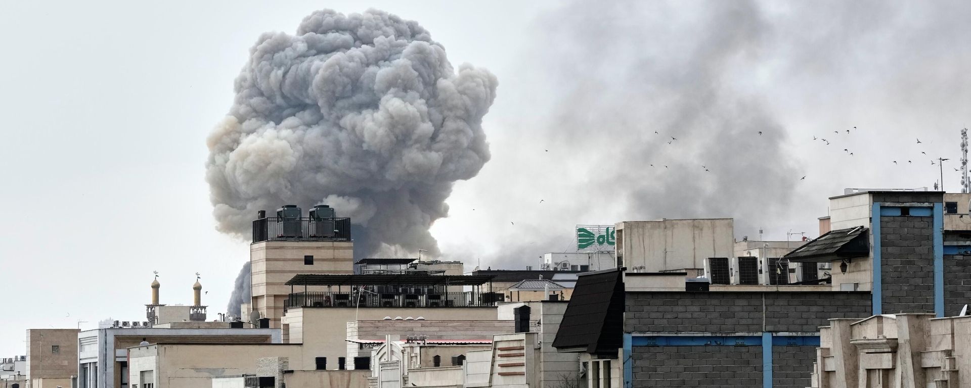 A plume of smoke rises after a strike in Tehran, Iran, Monday, March 2, 2026. (AP Photo/Vahid Salemi) - Sputnik International, 1920, 13.03.2026