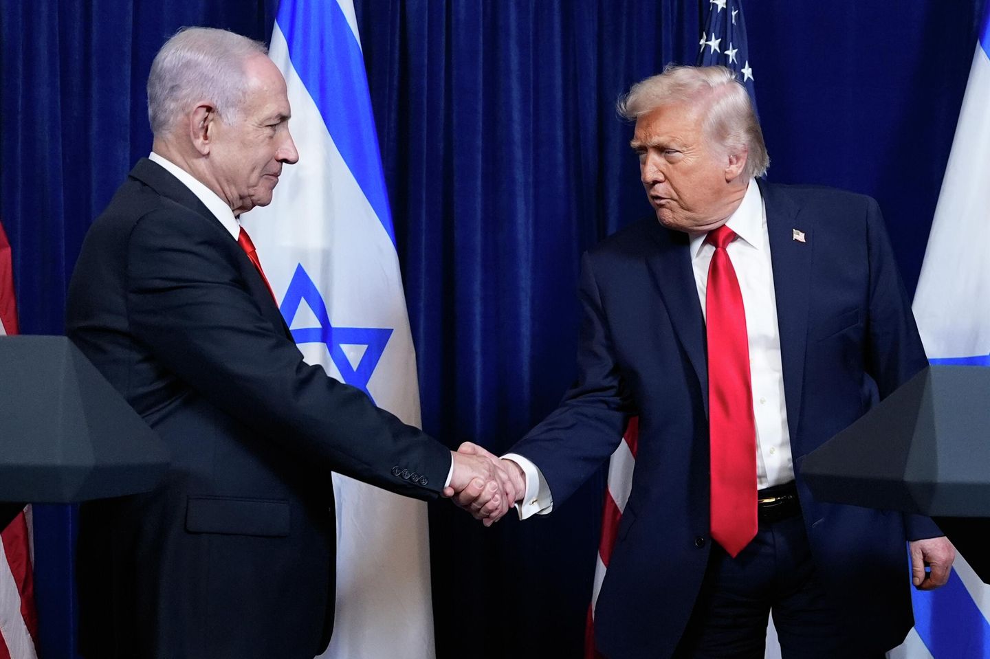 President Donald Trump shakes hands with Israel's Prime Minister Benjamin Netanyahu at the end of a news conference at Mar-a-Lago, Monday, Dec. 29, 2025, in Palm Beach, Fla President Donald Trump shakes hands with Israel's Prime Minister Benjamin Netanyahu at the end of a news conference at Mar-a-Lago, Monday, Dec. 29, 2025, in Palm Beach, Fla - Sputnik International