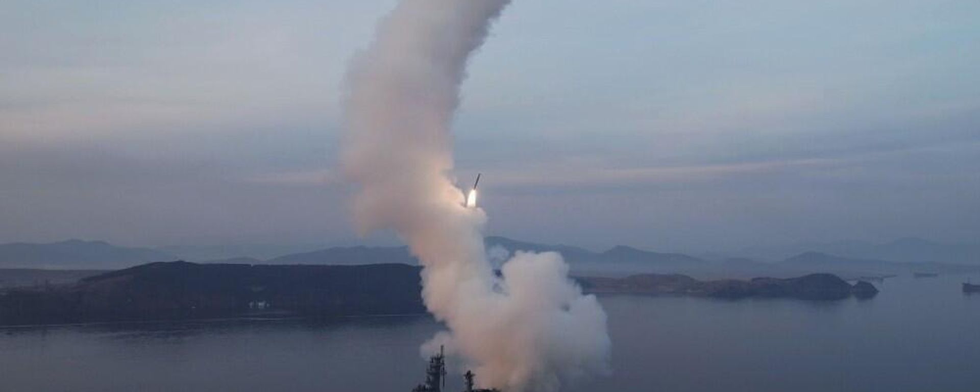 North Korea test-fires strategic cruise missiles from Choe Hyon destroyer, March 10, 2026 (KCNA) - Sputnik International, 1920, 11.03.2026